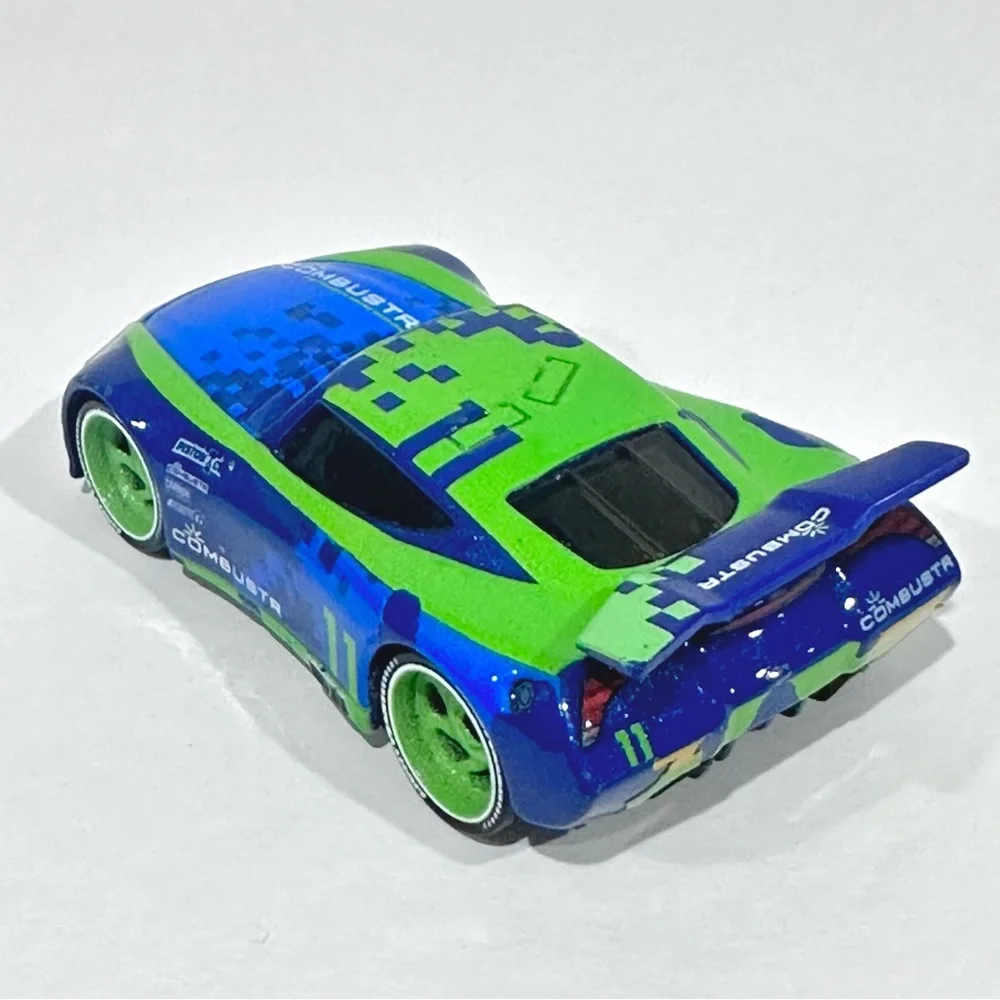 Disney Cars 3 Chris Roamin’ #11 Combustr Next Gen Racer